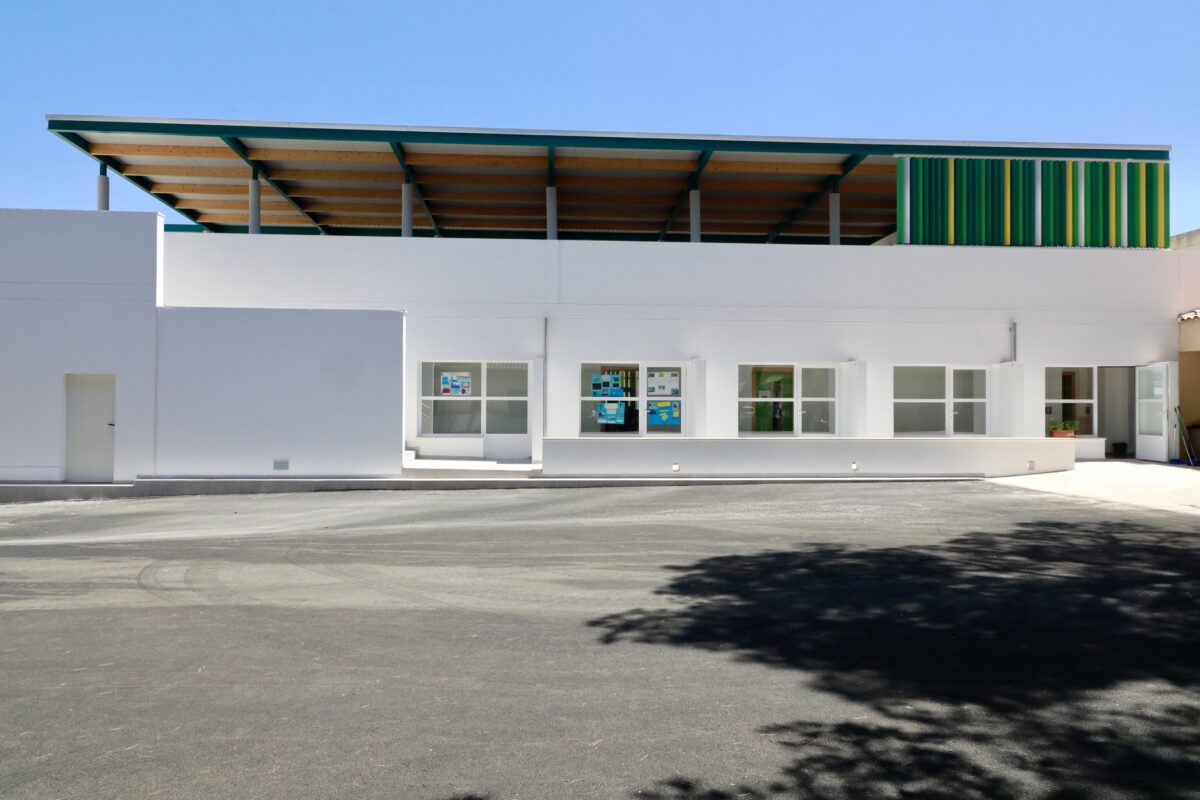 Exterior del CEIP Ses Comes després de l'ampliació